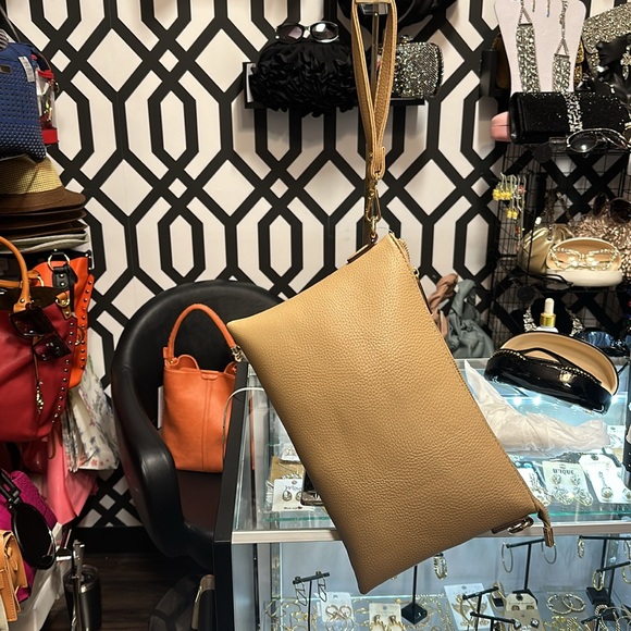 A Tan clutch handbag leather - Picture 3 of 10